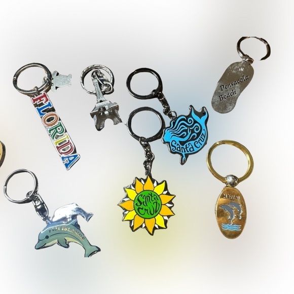 Ten Travel KeyChains (Used - Good Condition) 🌴🐬✨ - Picture 5 of 7
